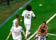 开云APP-激烈对抗！高水平足球竞技持续