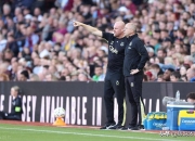 开云下载-埃弗顿遭遇主场惨败，球队战绩持续下滑的简单介绍