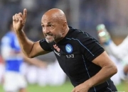 开云体育入口-梦幻足球场上，新星争相问鼎