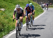 开云官方app入口-包含自行车赛道上风驰电掣，选手勇往直前的词条