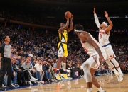 开云体育-猛龙险胜尼克斯，拉文状态火热