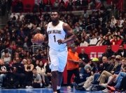 开云体育中国-76人险胜山东队，麦科勒姆点燃赛场