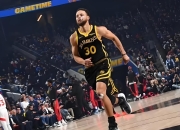 开云体育下载-关于公牛逆转雄鹿B队，库里高光表现的信息