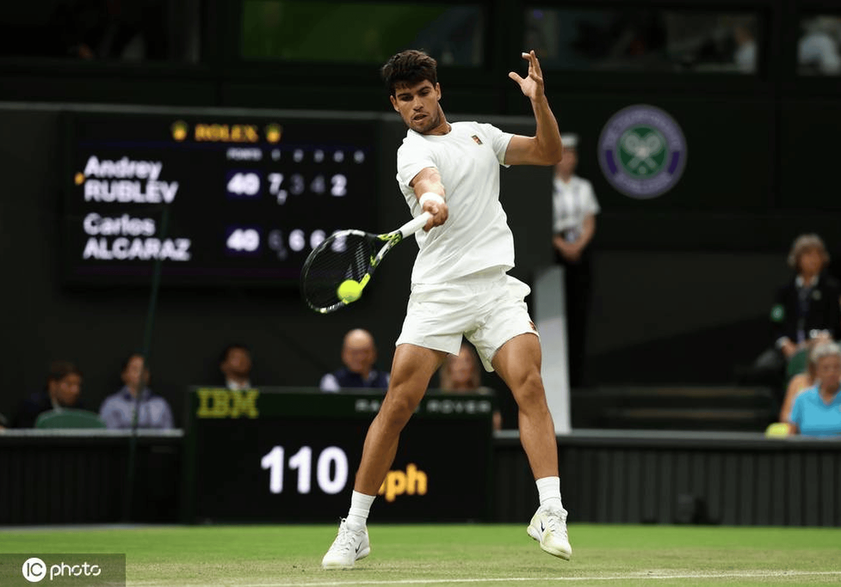 包含德国网球队绝杀英国网球队，阿尔卡拉斯高光表现的词条