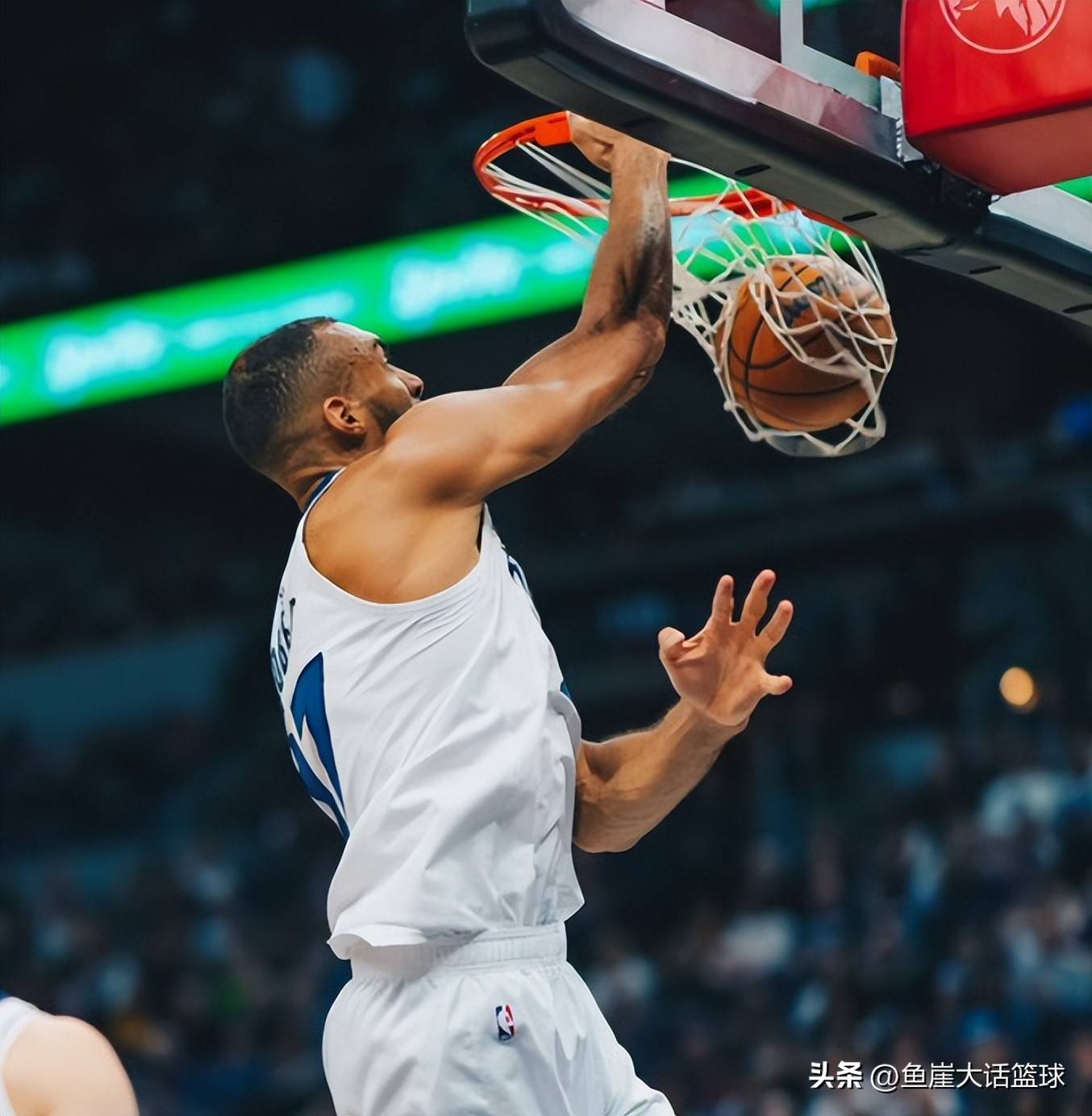 关于鹈鹕绝地反击尼日利亚男篮,戈贝尔爆发神勇的信息 关于鹈鹕绝地反击尼日利亚男篮,戈贝尔爆发神勇的信息