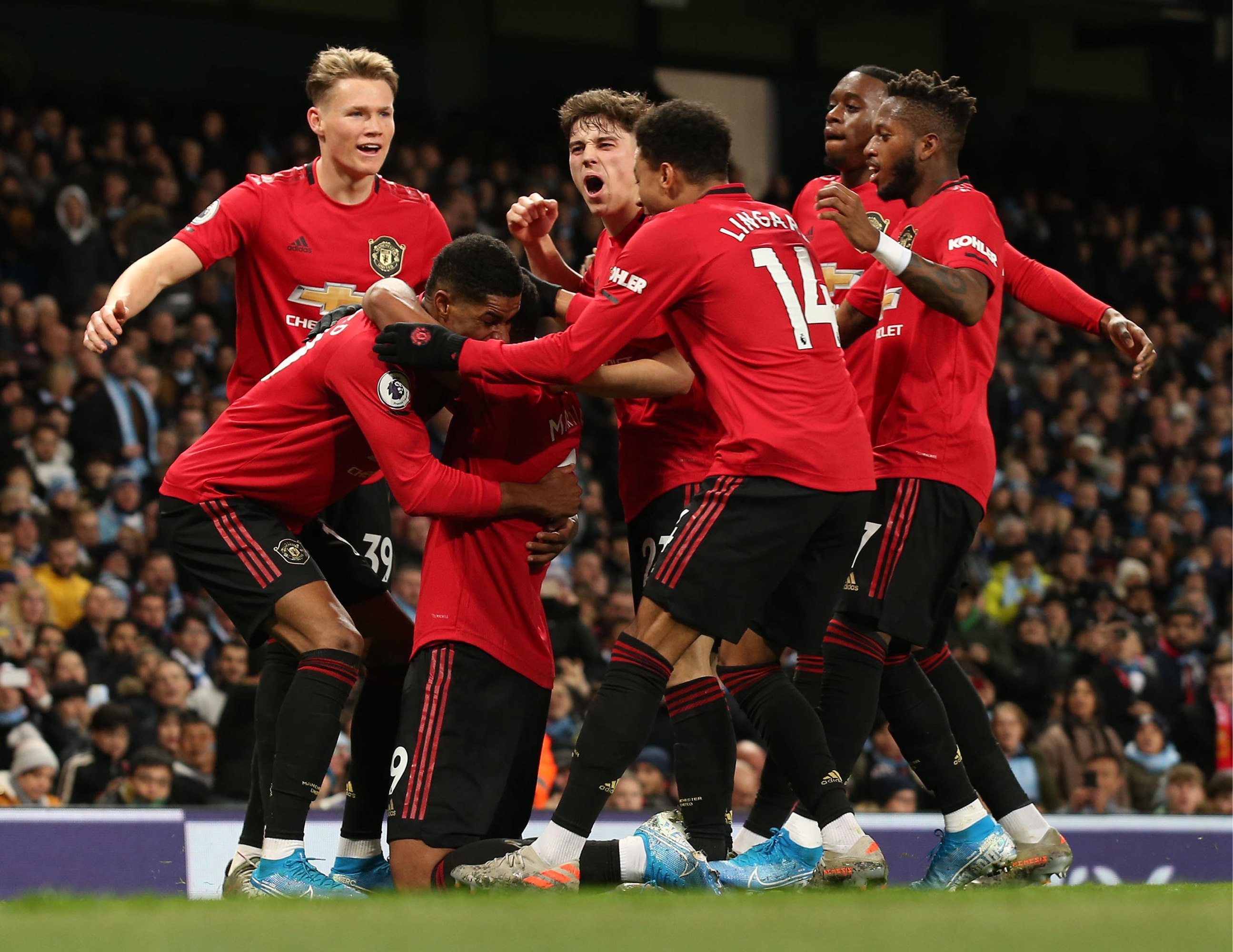 包含曼联客场继续不败，领跑积分迫近卫冕实现的词条