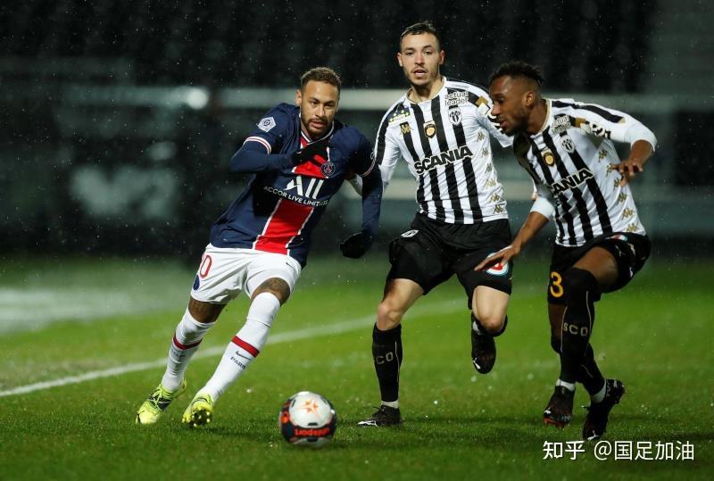 昂热主场大败圣埃蒂安，遭遇溃败的简单介绍