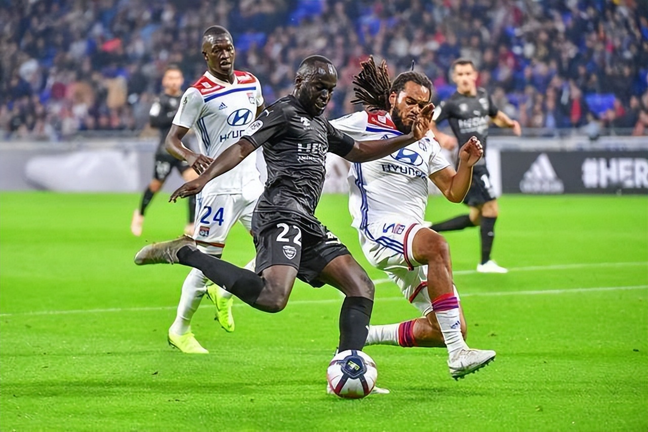 法兰克福客场反客为主,全队奋力争球取胜的简单介绍 法兰克福客场反客为主,全队奋力争球取胜的简单介绍