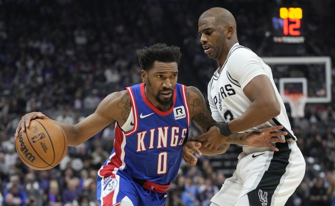 国王力克辽宁队，德罗赞统治全场