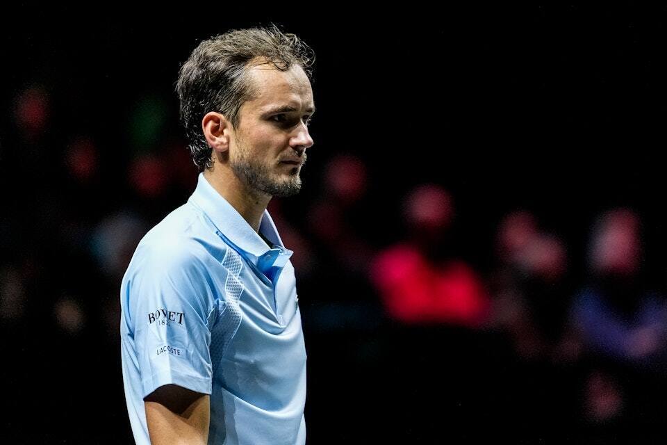 英国网球队碾压西班牙网球队，瓦林卡送出助攻